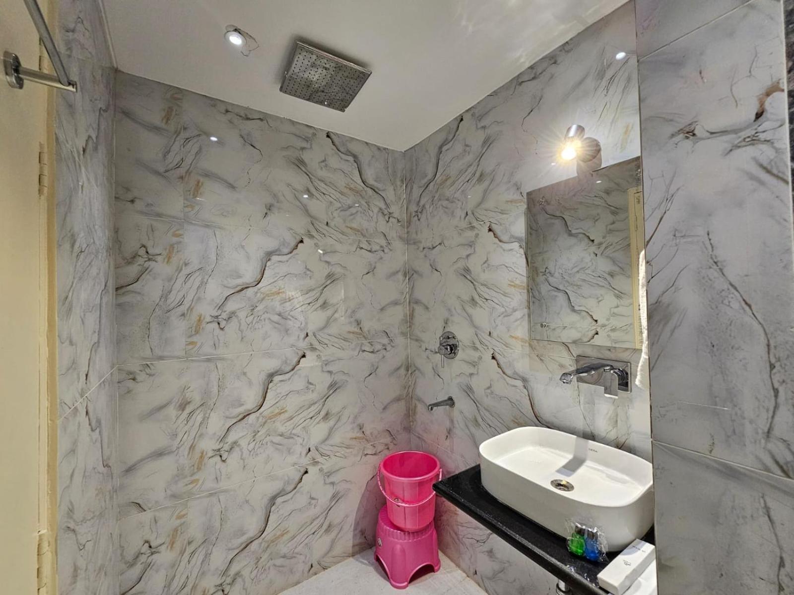 Hotel The Glass House Greater Noida Exterior foto