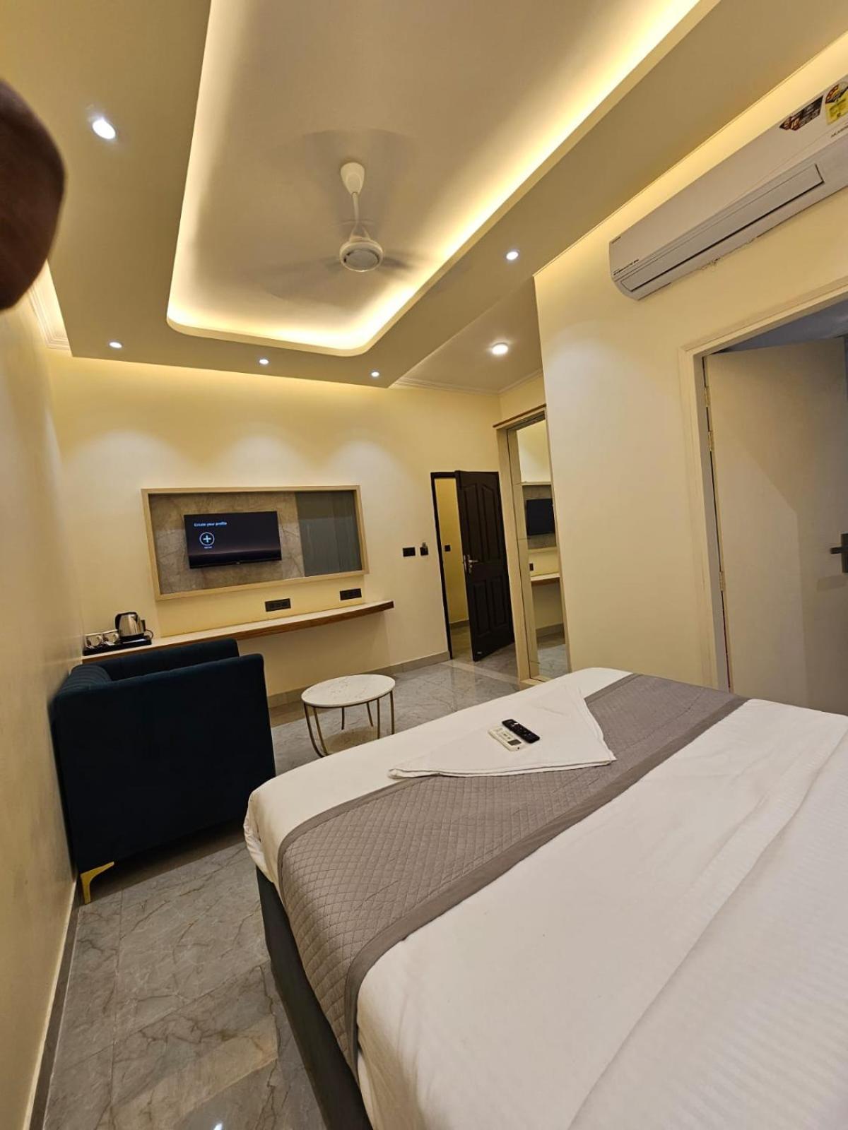 Hotel The Glass House Greater Noida Exterior foto